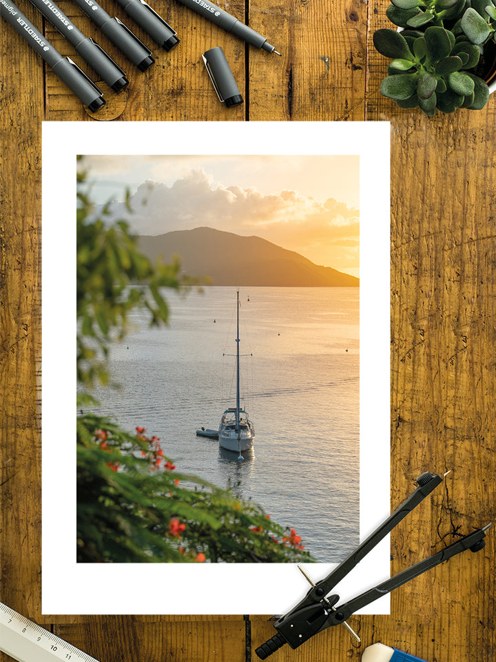 Voilier dans la baie des Saintes