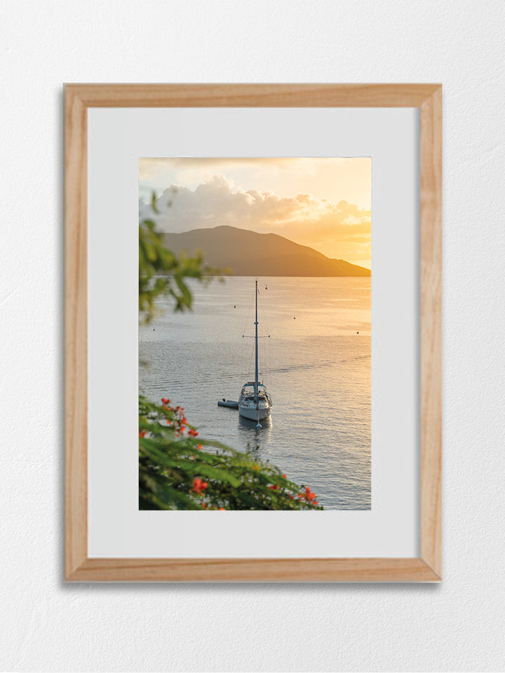 Voilier dans la baie des Saintes