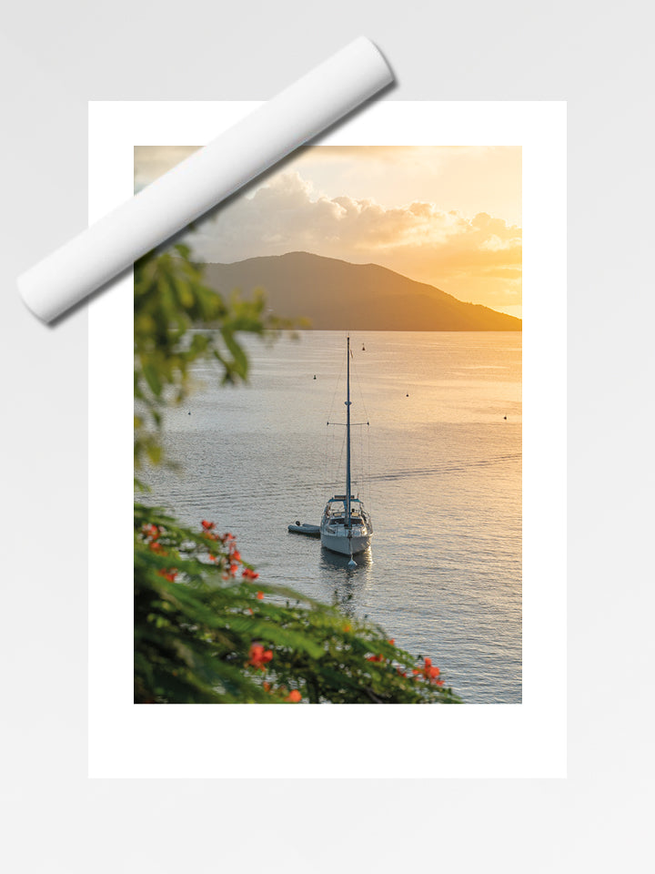 Voilier dans la baie des Saintes